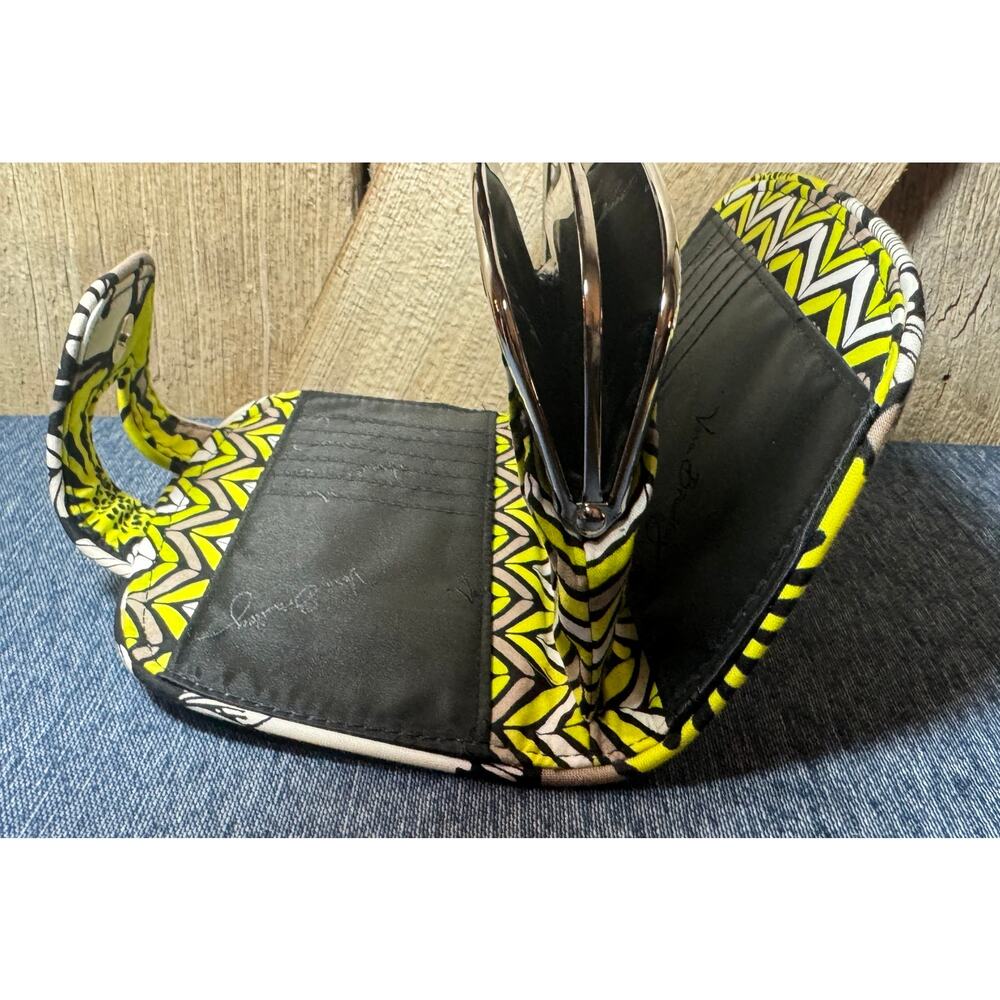 Vera Bradley Wallet Floral Citron Pattern Quilted Black & Yellow Twist Kiss Lock - Picture 8 of 9